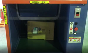 ダンボール潰し機
